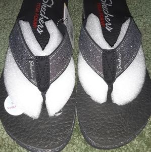 Skechers sz 8 sandal w/gray sparkle